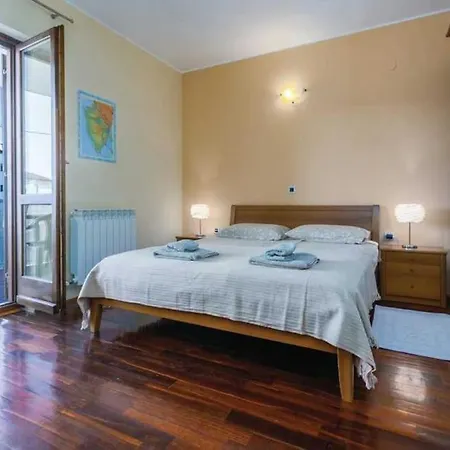 דירה Dora ורסאר